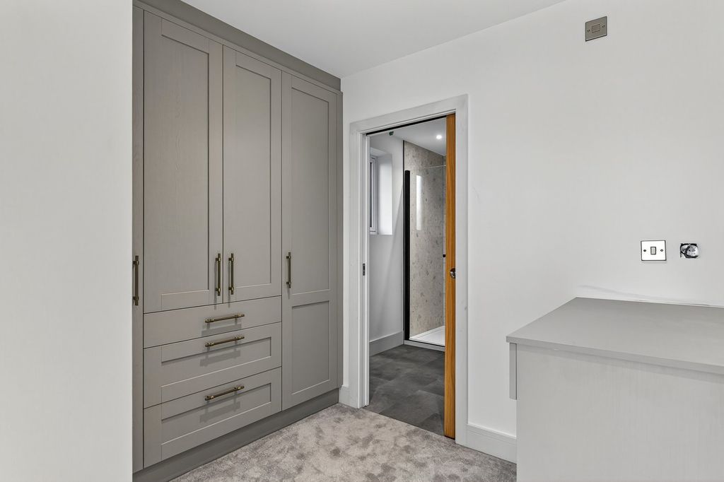 Additional image 5 of 2 bed flat for saleBenson Road, Stratford Upon Avon, Warwickshire CV37