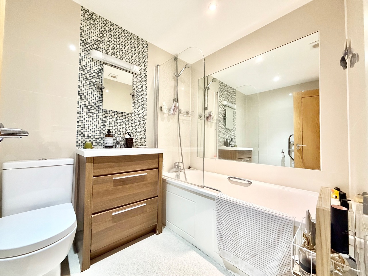 Additional image 8 of 2 Bed Flat, Whitechapel High Street, E1, N1 7GU