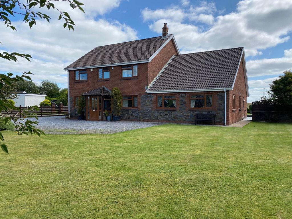 4 bed detached house for saleCamnant Road, Banwen, Neath, Neath Port Talbot. SA10