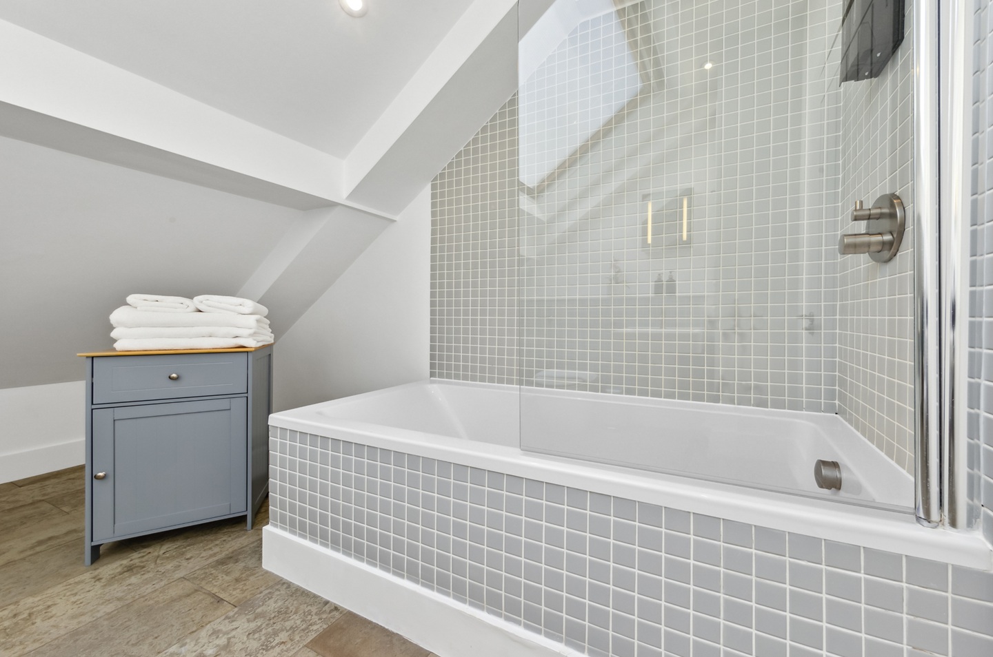 Additional image 13 of Studio Flat, United, EC1V, N1 7GU