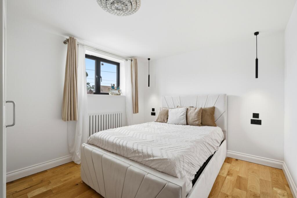 Additional image 10 of Meadway, Colney Heath, St. Albans, Hertfordshire, AL4