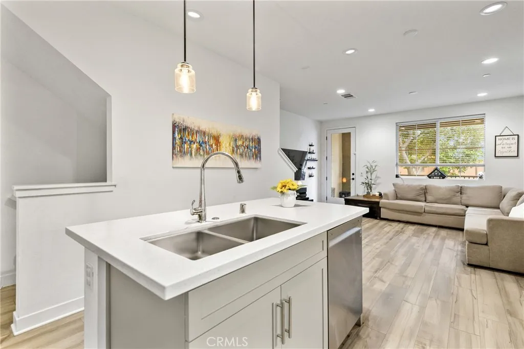 Additional image 5 of 2560 Valentina Way Unit 2, Commerce, CA 90040