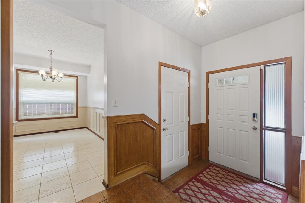 Additional image 4 of 28 Woodstock Way SW, Calgary, AB, T2W 5X3