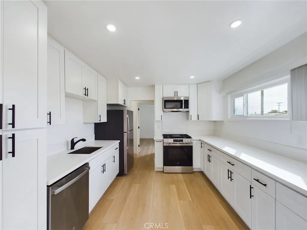 Additional image 4 of 3284 Luna Avenue, San Diego, CA 92117