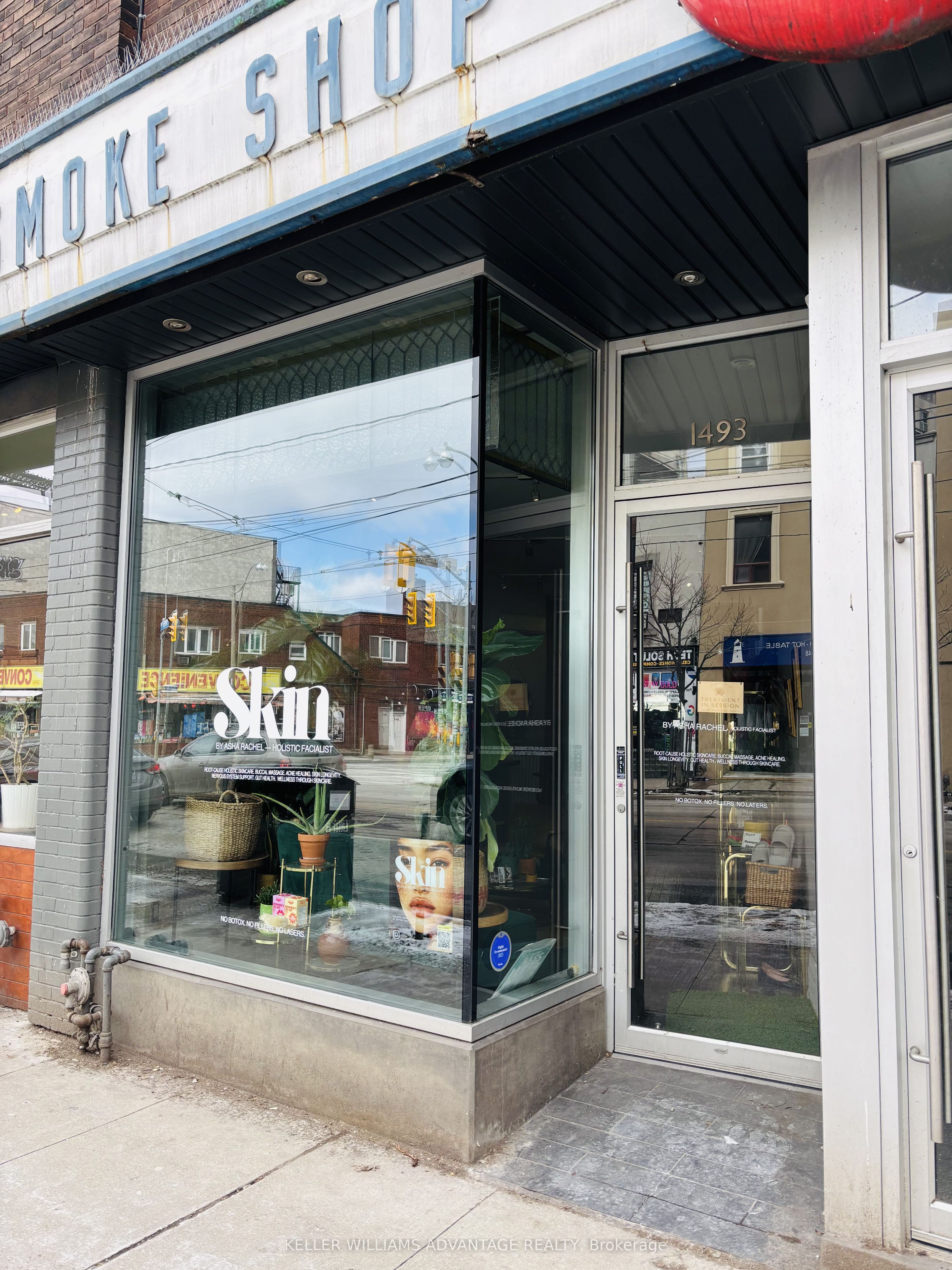 Lower-1493 Dundas St W Street, Toronto, ON, M6K 1T6