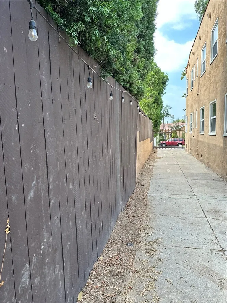 Additional image 19 of 1046 S Hudson Avenue, Los Angeles, CA 90019