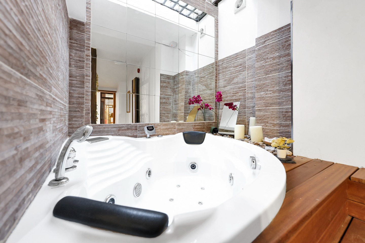 Additional image 7 of 2 Bed Flat, Fullwood's Mews, N1, N1 7GU