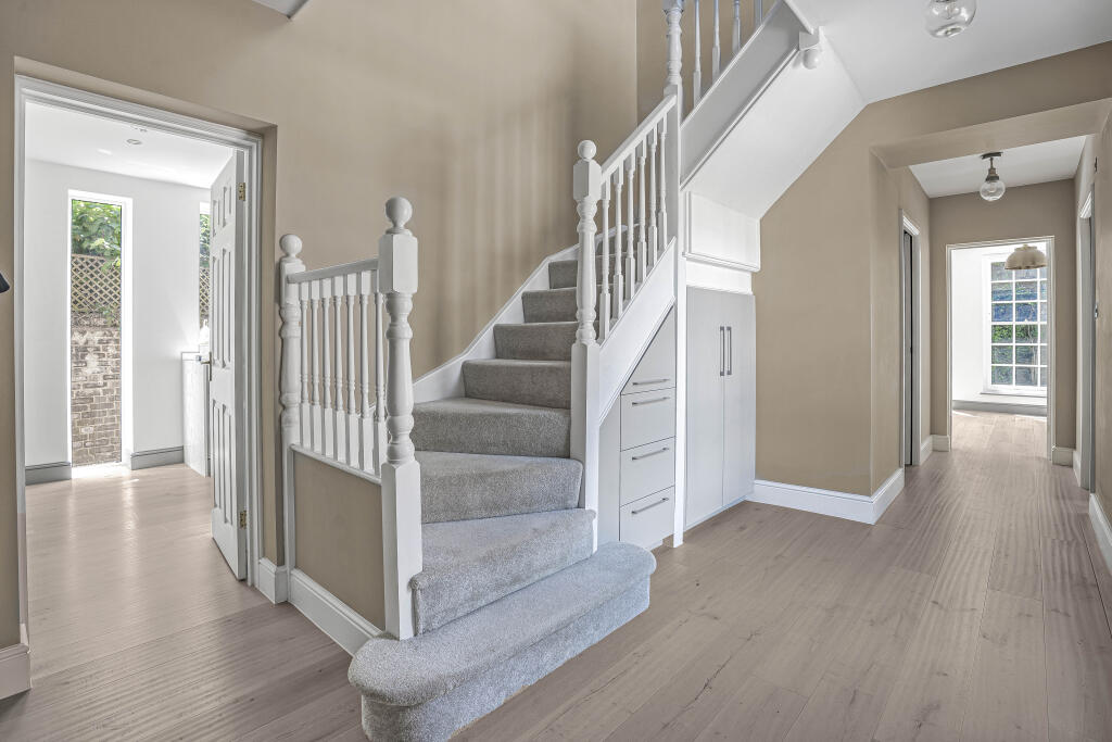 Additional image 8 of St. Bernards Road, St. Albans, Hertfordshire, AL3