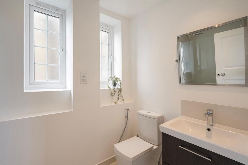 Additional image 12 of 2 Bed Flat, Ovington Court, SW3, N1 7GU