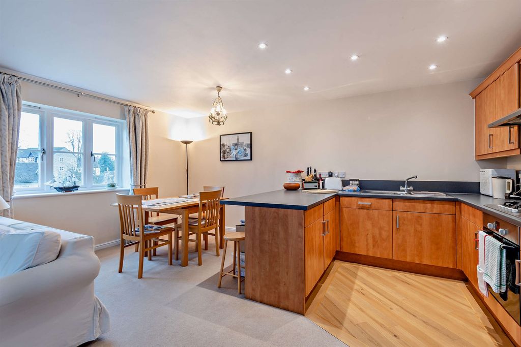Additional image 3 of 2 bed flat for saleRiverside Place, Stamford PE9