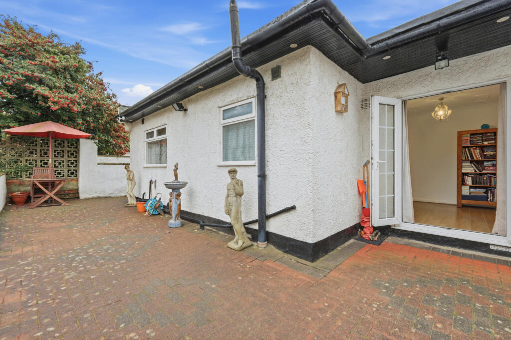 Additional image 22 of Mount Drive, Park Street, St. Albans