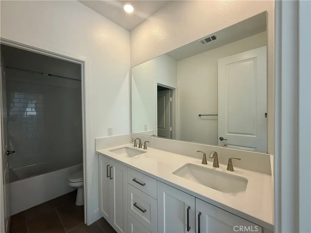 Additional image 17 of 109 Trask, Irvine, CA 92618