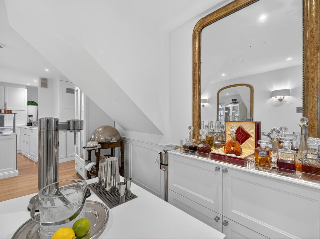 Additional image 8 of 3 bed flat for saleFriday Street Henley-On-Thames, Oxfordshire RG9