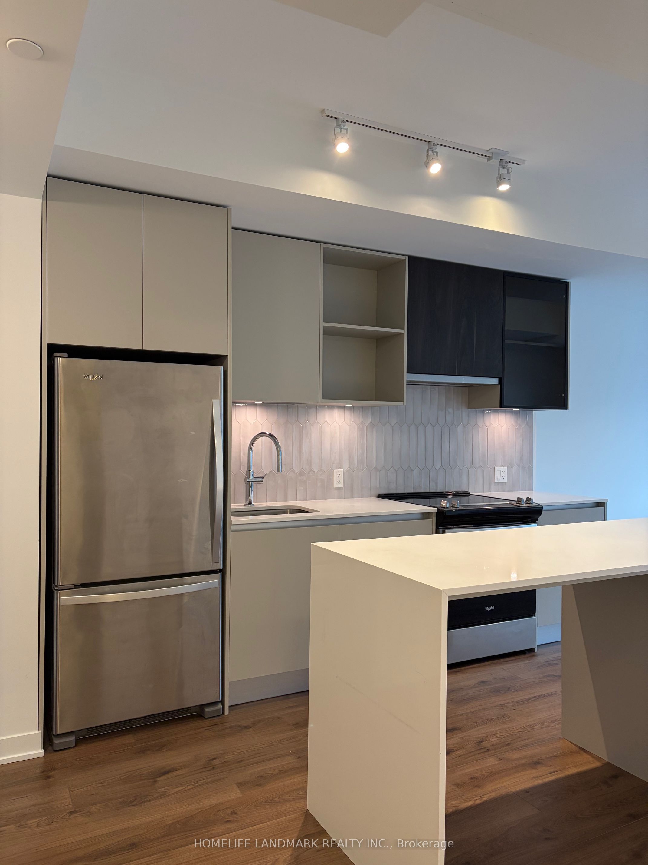 Additional image 4 of 814-405 Dundas Street W, Oakville, ON, L6M 4P9