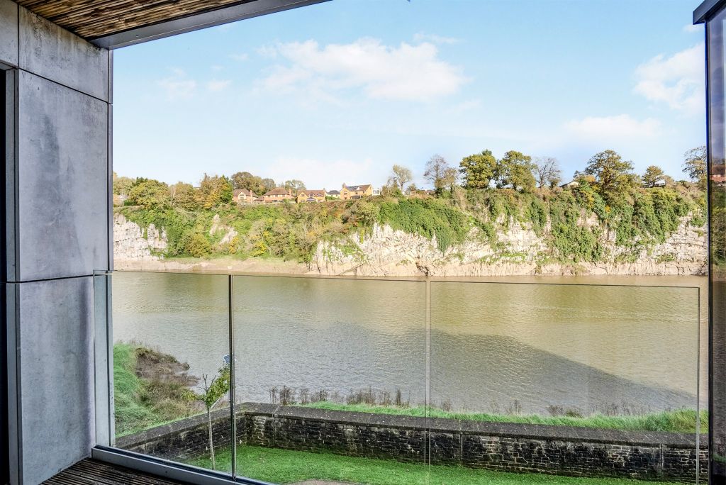 2 bed flat for saleSevern Quay, Chepstow NP16 photo 4