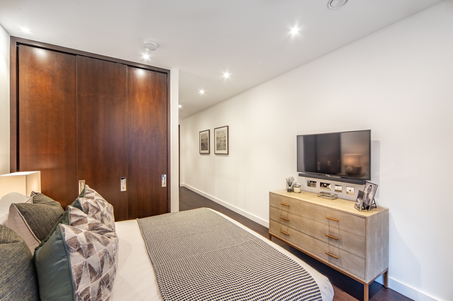 Additional image 6 of 2 Bed Flat, Charles Clowes Walk, SW11, N1 7GU