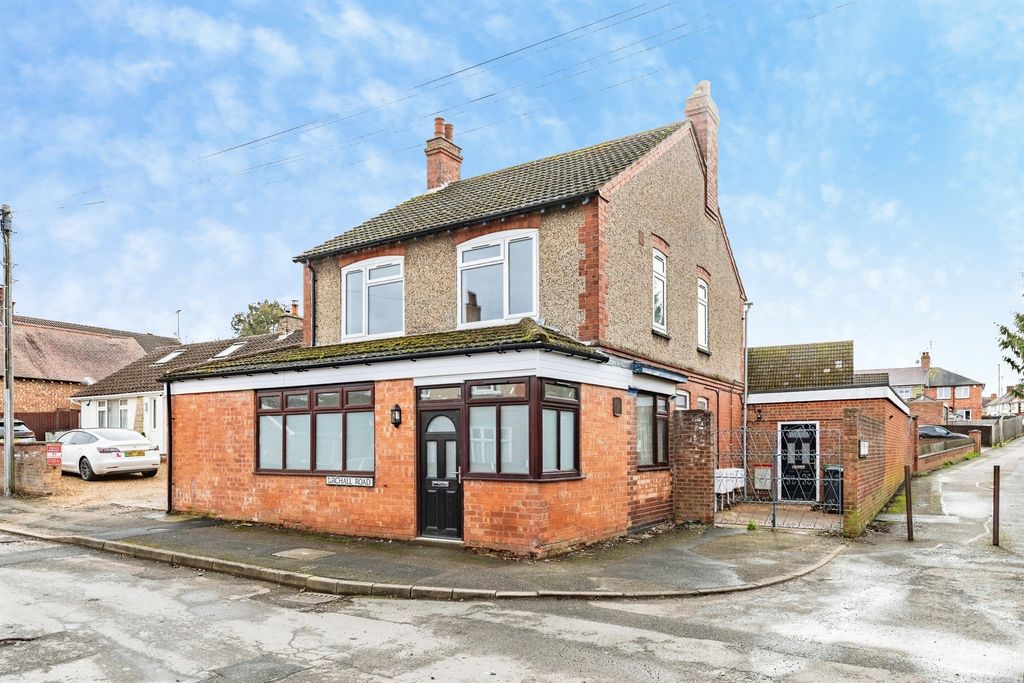 3 bed flat for saleBirchall Road, Rushden NN10