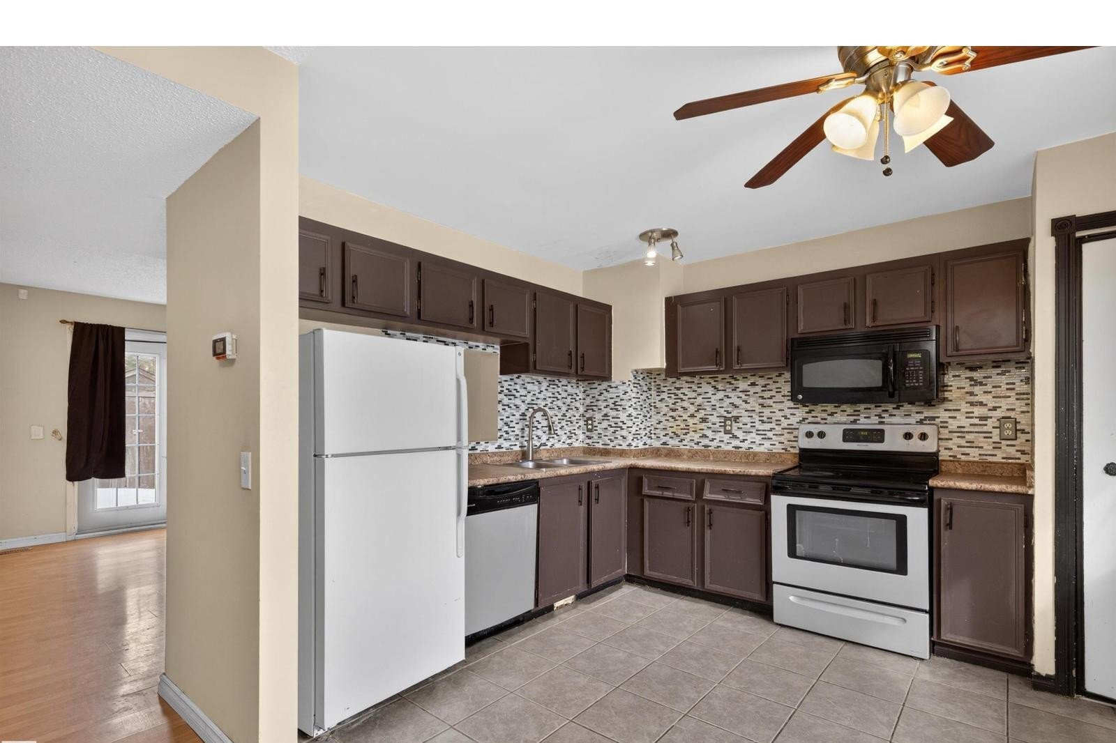 Additional image 7 of 3301 139 Avenue NW, Edmonton, AB, T5Y1T2
