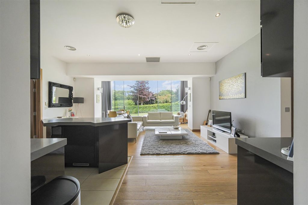 Additional image 7 of 3 bed flat for saleHensol Castle Park, Hensol, Pontyclun CF72