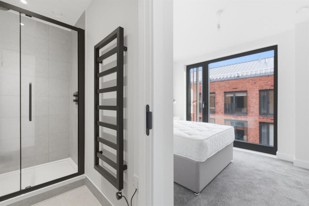 Additional image 16 of Belmont Wharf, Glasswater Locks, B4