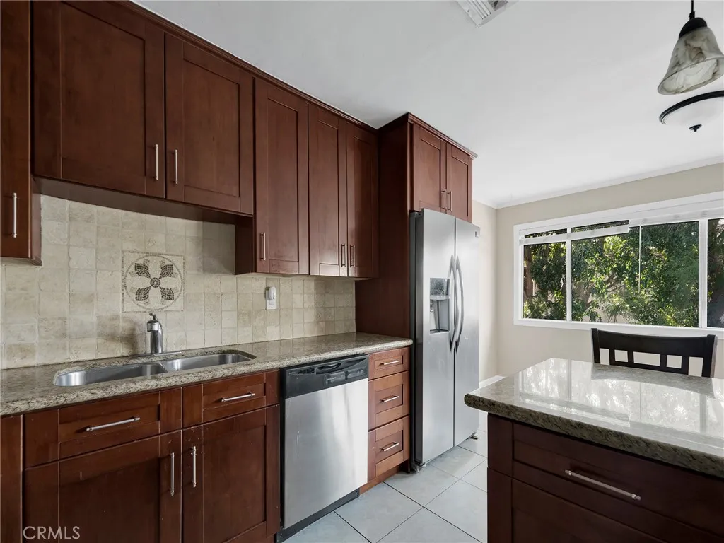 Additional image 13 of 18547 Collins Street Unit B24, Tarzana, CA 91356