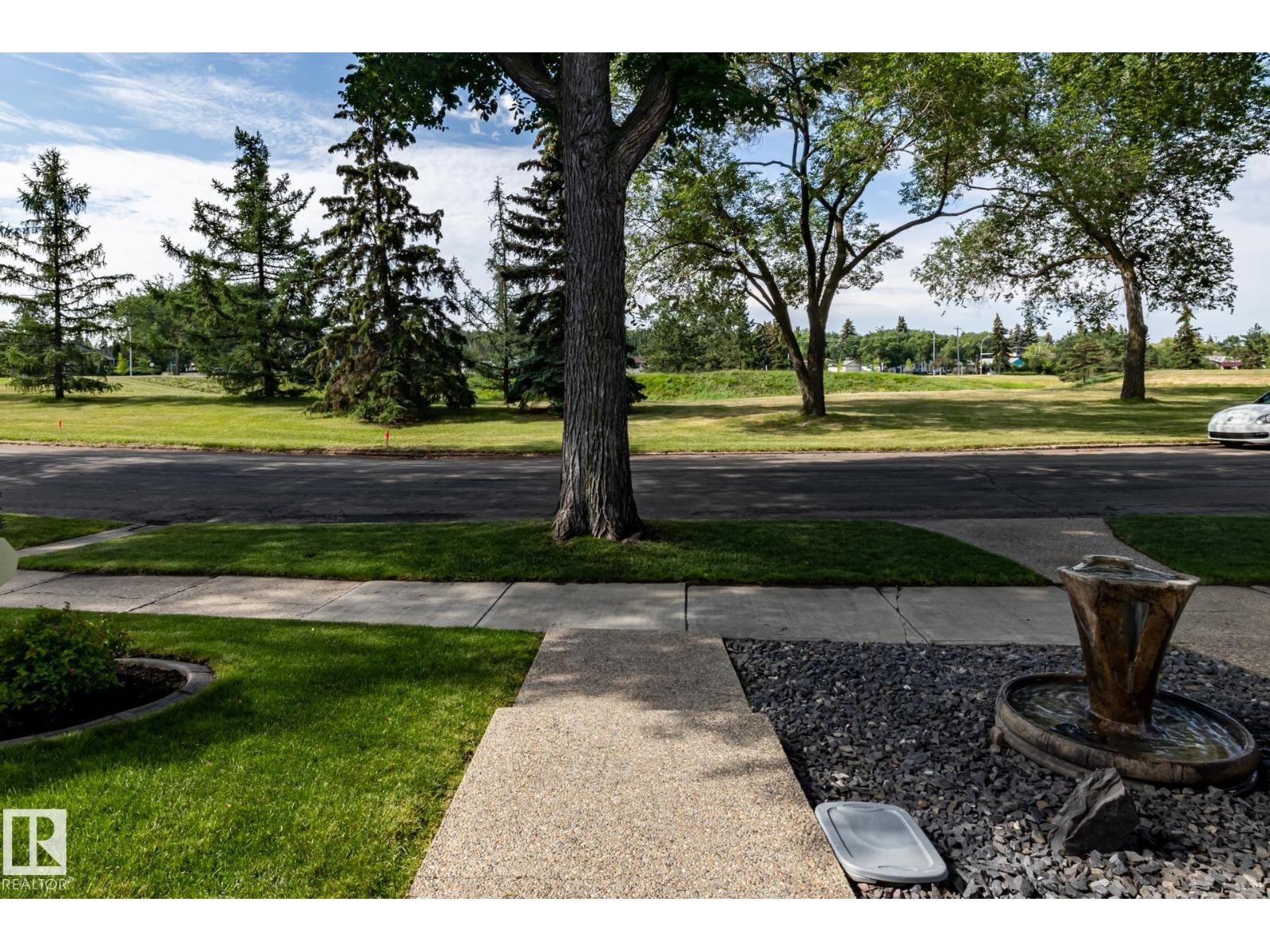 Additional image 5 of 7620 98a Avenue NW, Edmonton, AB, T6A0C5