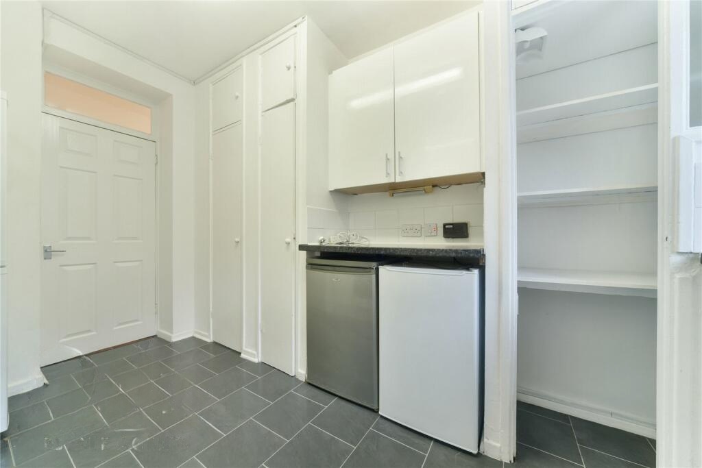 Additional image 5 of 4 Bed Flat, Ravenet Court, SW11, N1 7GU