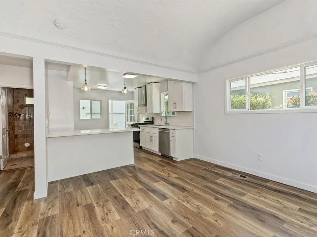 Additional image 9 of 242 W Elmwood Ave, Burbank, CA 91502