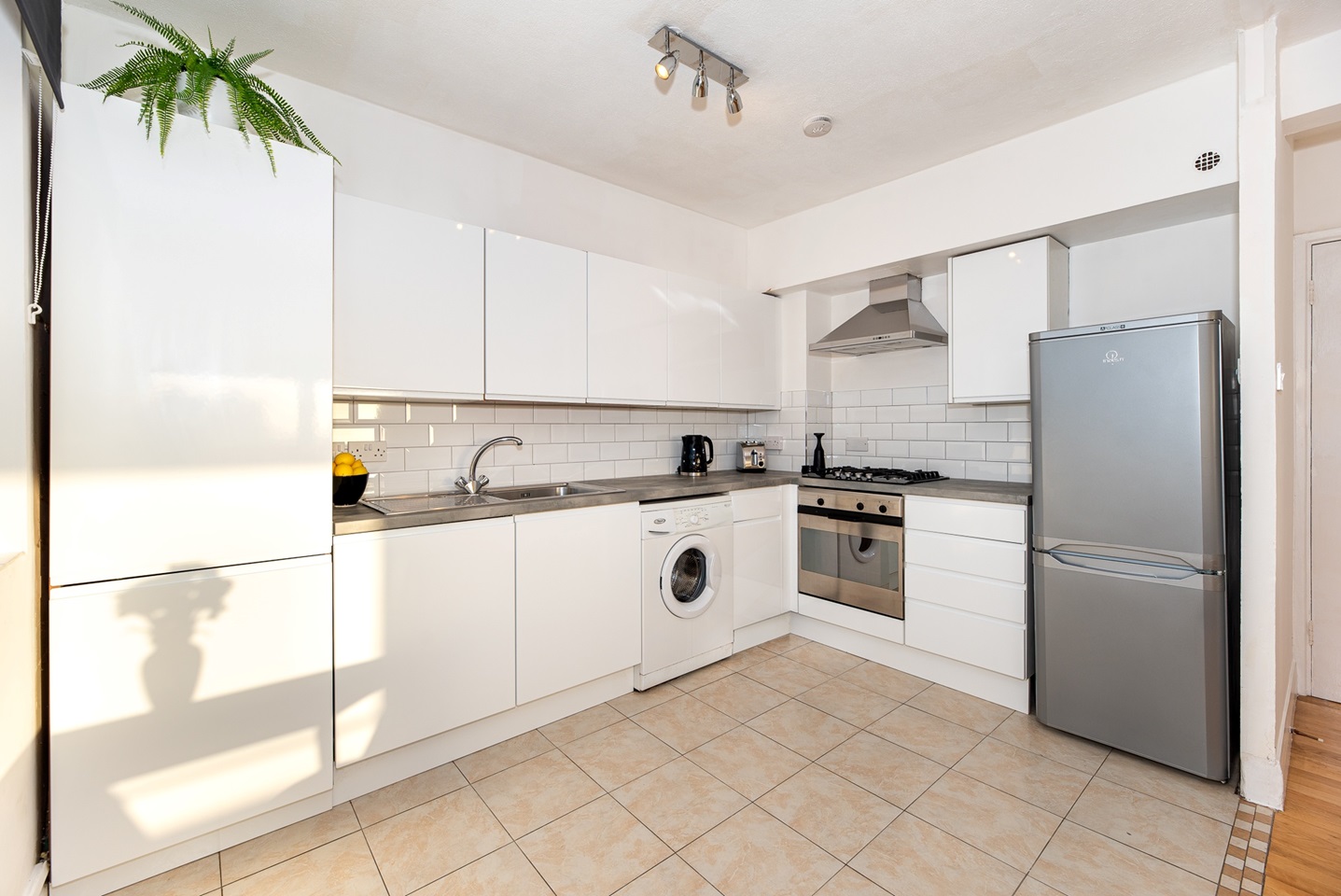 Additional image 10 of 2 Bed Flat, Park South, SW11, N1 7GU