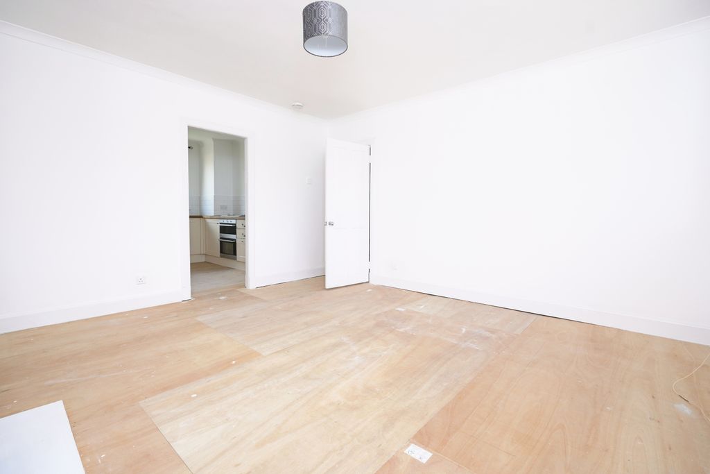 Additional image 4 of 3 bed flat for salePark View, Loanhead EH20