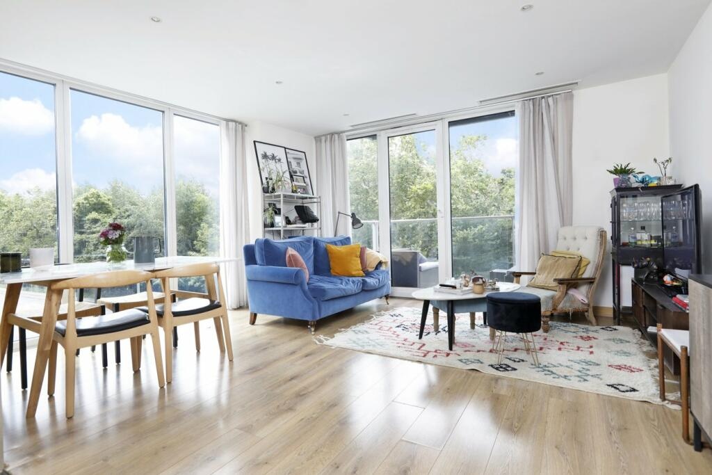 Additional image 2 of 2 Bed Flat, Queenstown Road, SW11, N1 7GU