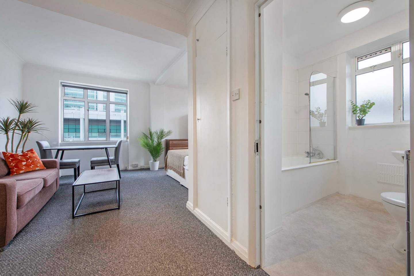 Additional image 7 of Studio Flat, Warren Court, NW1, N1 7GU