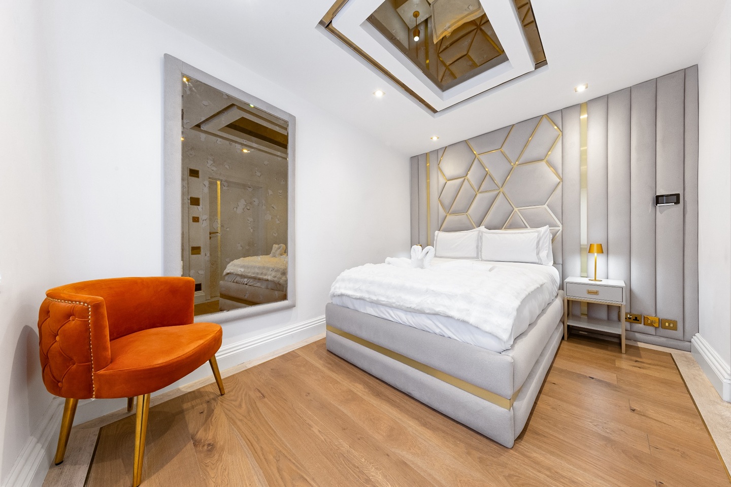 Additional image 7 of 3 Bed Flat, Cheval Place, SW7, N1 7GU