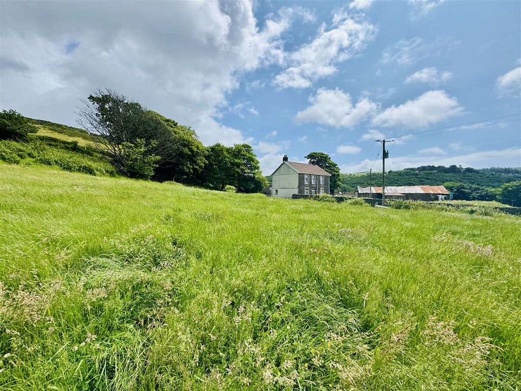 4 bed farm for saleEaglesbush, Cimla SA11