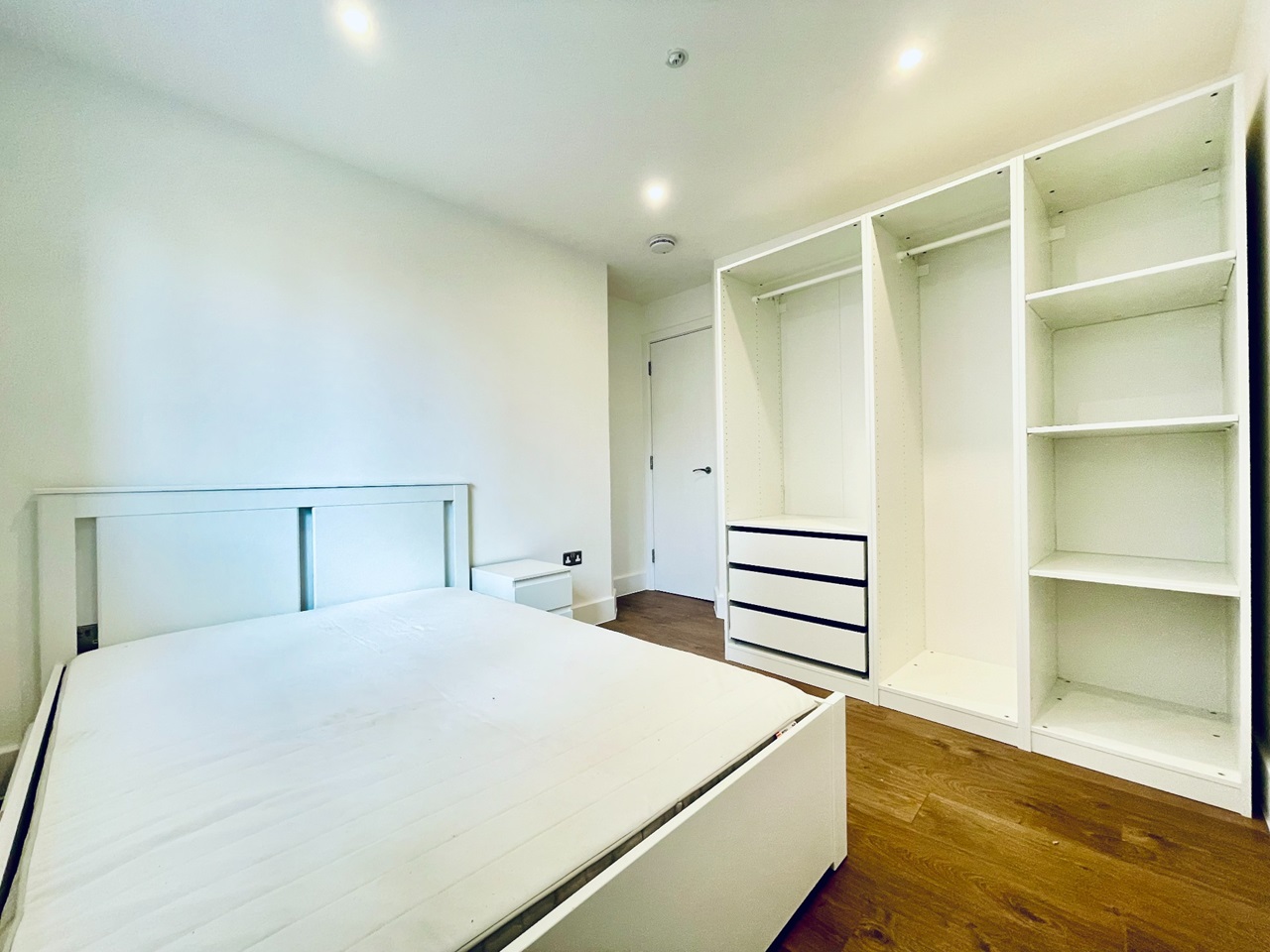 Additional image 3 of 2 Bed Flat, Wandsworth Road, SW8, N1 7GU