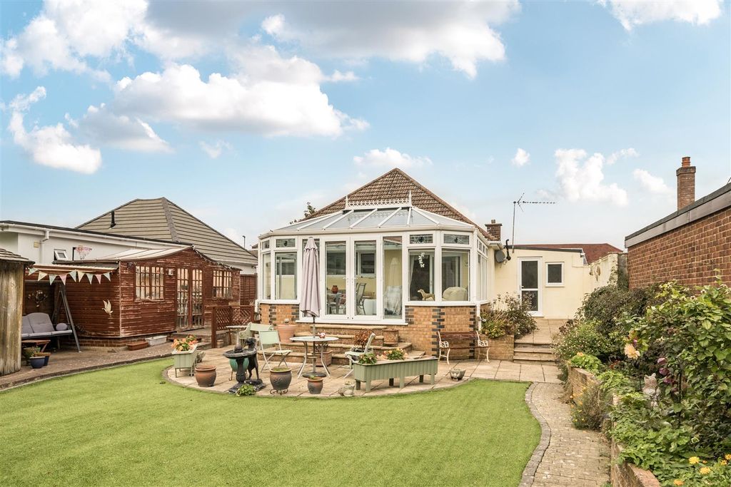 Additional image 11 of 2 bed detached bungalow for saleHeckford Road, Corfe Mullen, Wimborne BH21