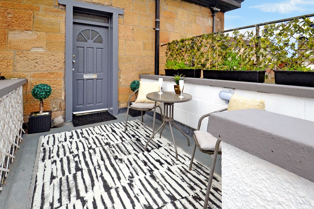 Additional image 3 of 2 bed flat for sale32 Hunterhill Road, Paisley, Renfrewshire PA2