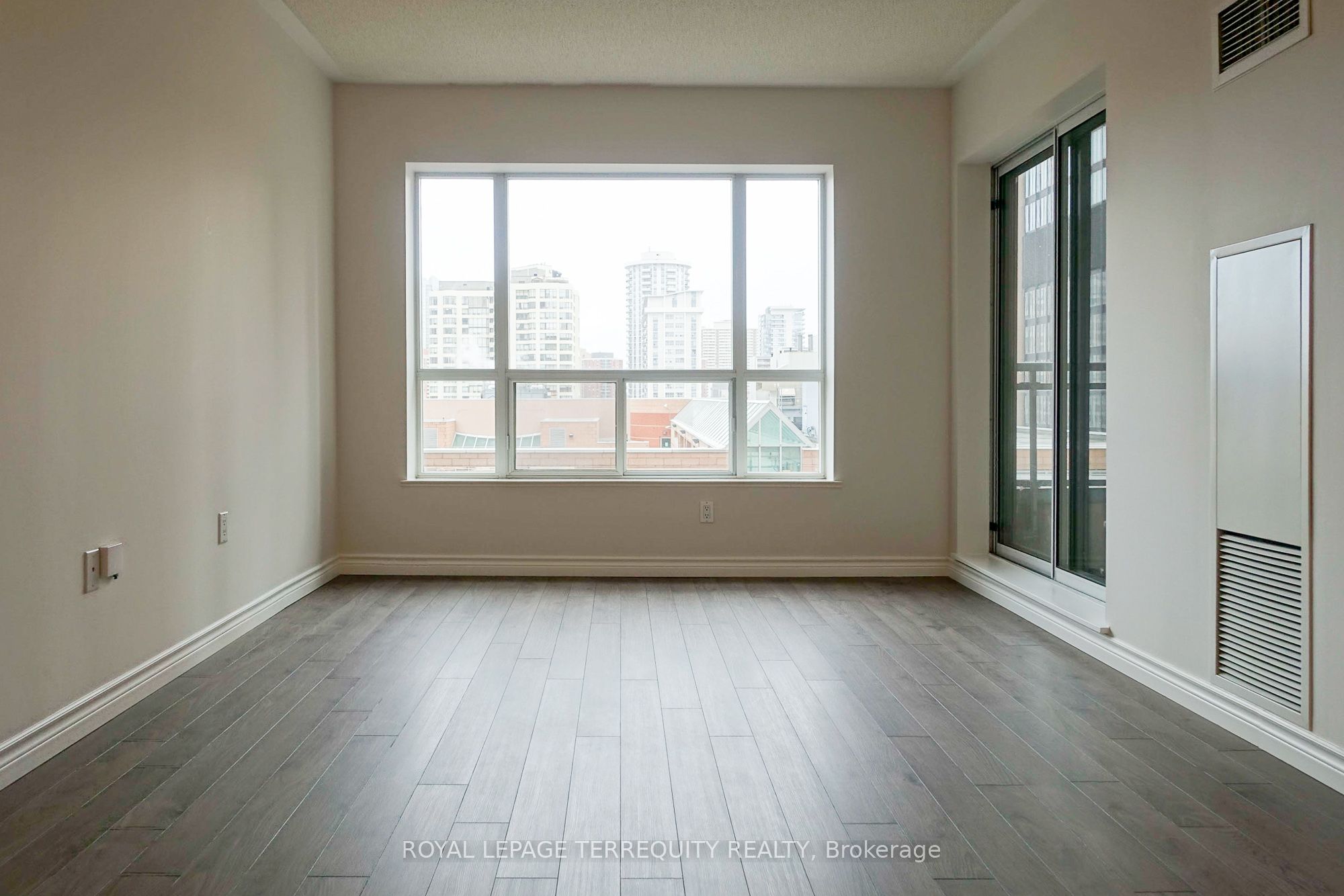 Additional image 2 of 702-887 Bay Street, Toronto, ON, M5S 3K4