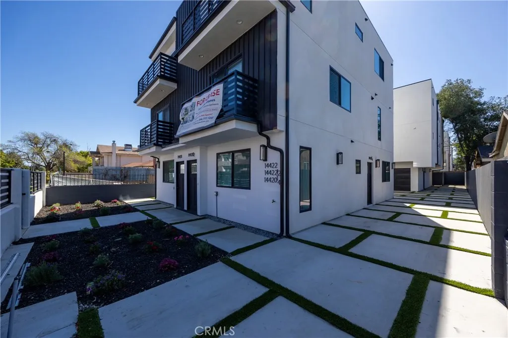 Additional image 4 of 14422 Tiara Unit 1/2, Van Nuys, CA 91401