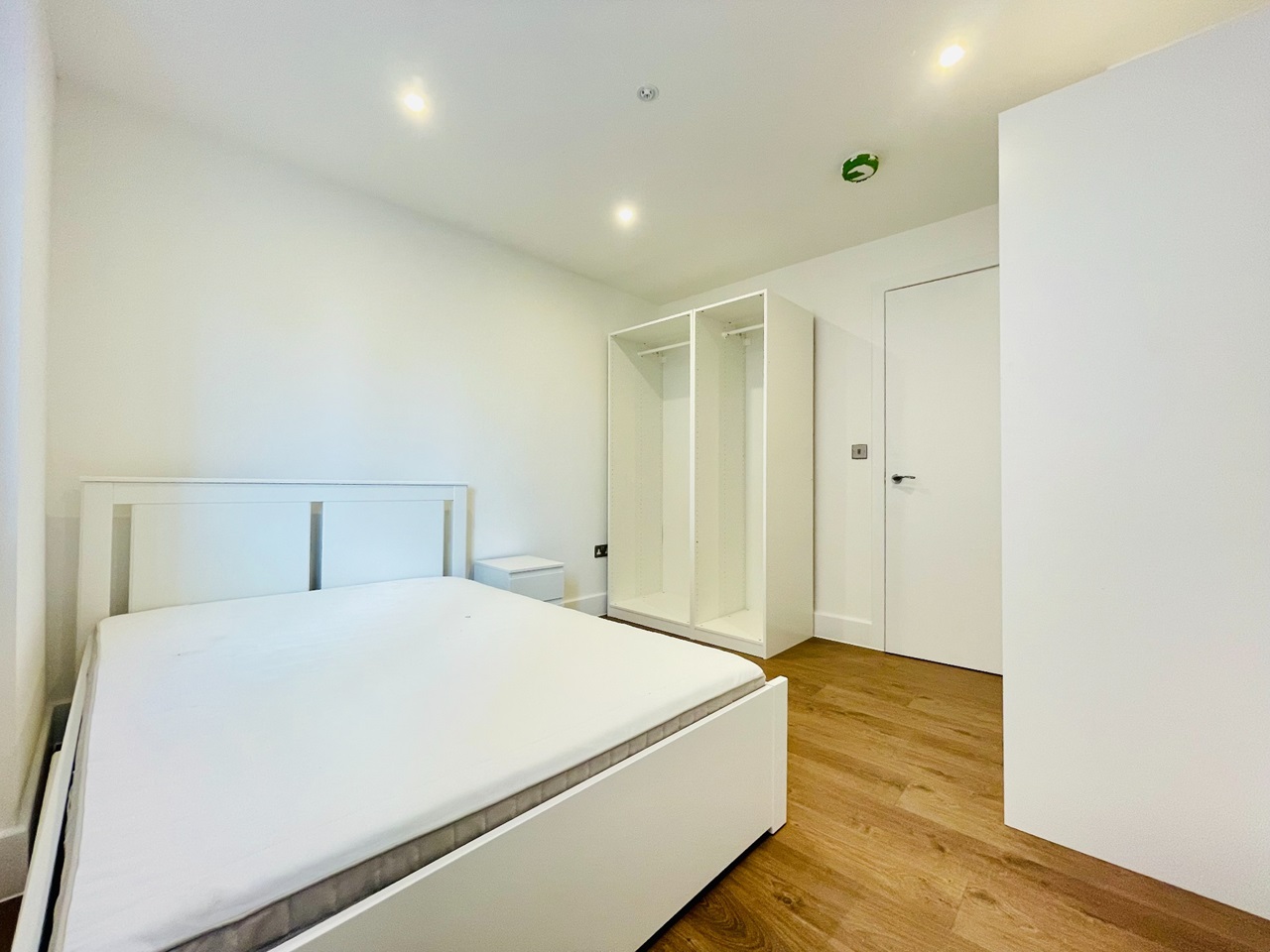 Additional image 5 of 2 Bed Flat, Wandsworth Road, SW8, N1 7GU