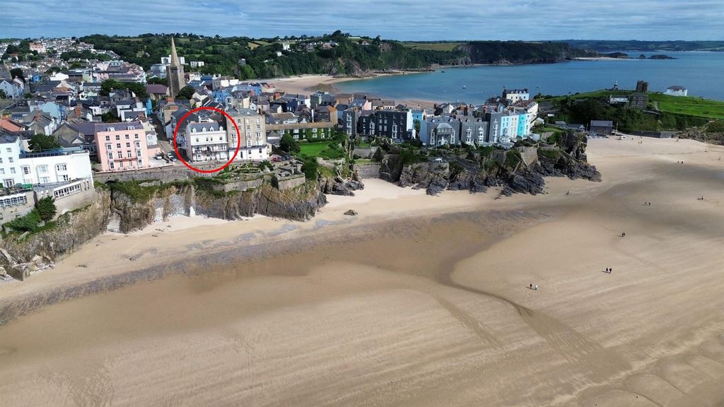 2 bed flat for saleParagon House, The Paragon, Tenby SA70