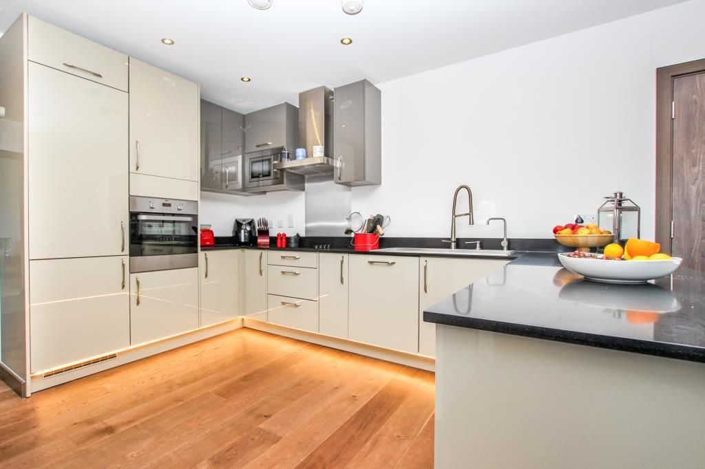 Additional image 2 of 3 bed flat for saleStunning Rivervside Apartment - Fletton Quays, Peterborough PE2