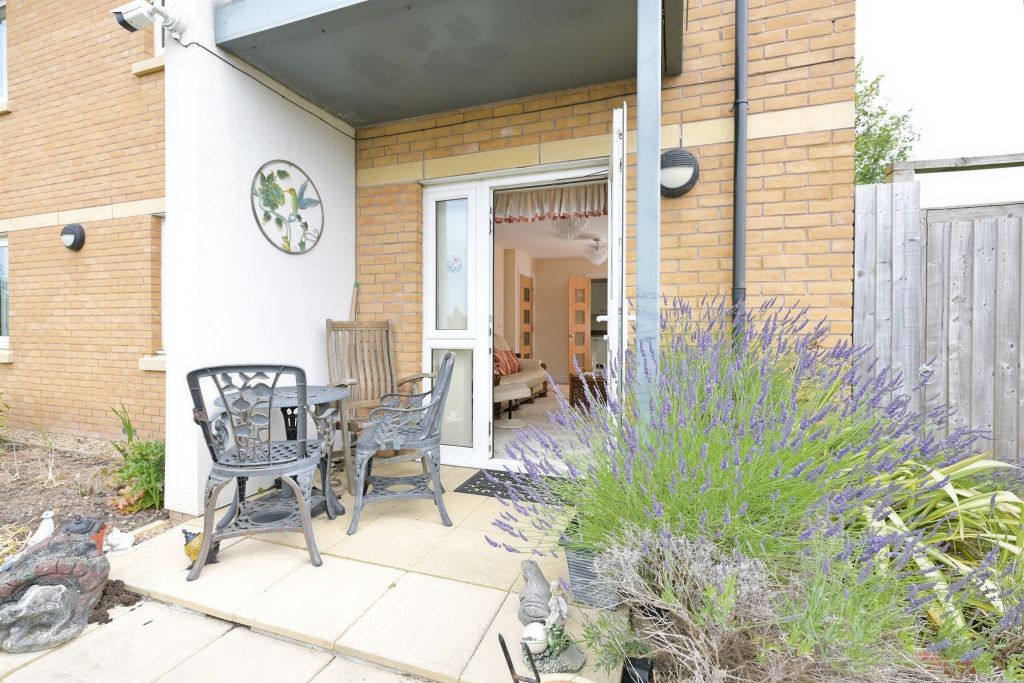 2 bed flat for saleWelford Road, Northampton NN2 photo 2