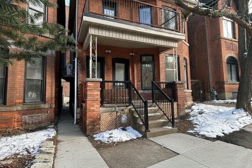 259 John Street South