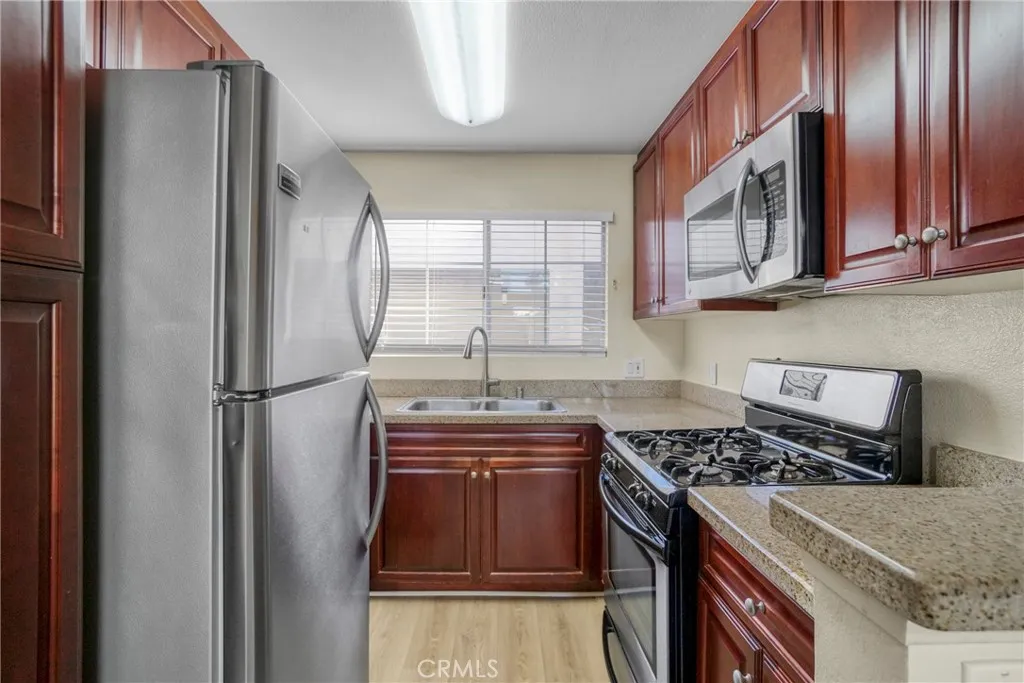 Additional image 3 of 21500 Burbank Blvd Unit 310, Woodland Hills, CA 91367