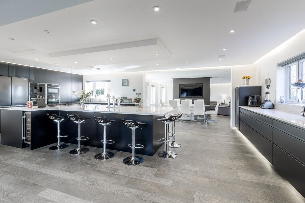 Additional image 3 of 6 bed detached house for saleBelfry Lane, Collingtree Park, Northampton NN4