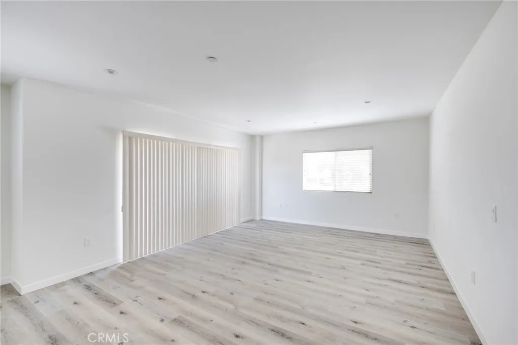 Additional image 4 of 14526 Hartland Street Unit 308, Van Nuys, CA 91405