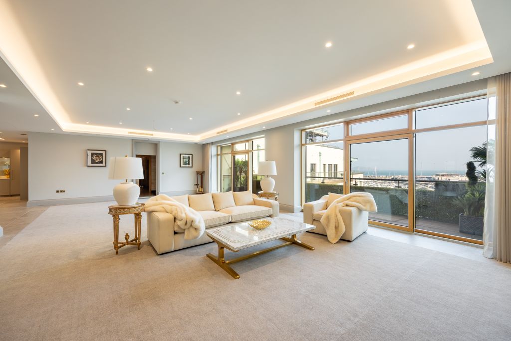 3 bed flat for saleRoyal Terrace Glategny Esplanade, St. Peter Port, Guernsey GY1