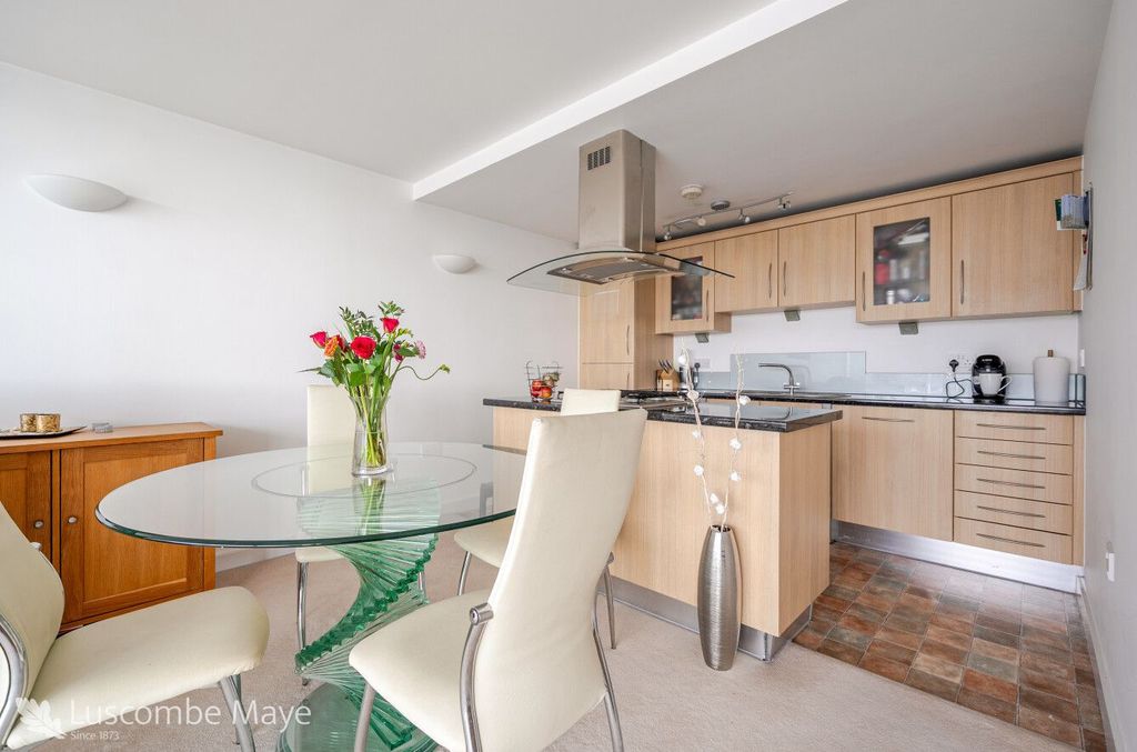 2 bed flat for saleSutton Harbour, Plymouth, Devon PL4 photo 4