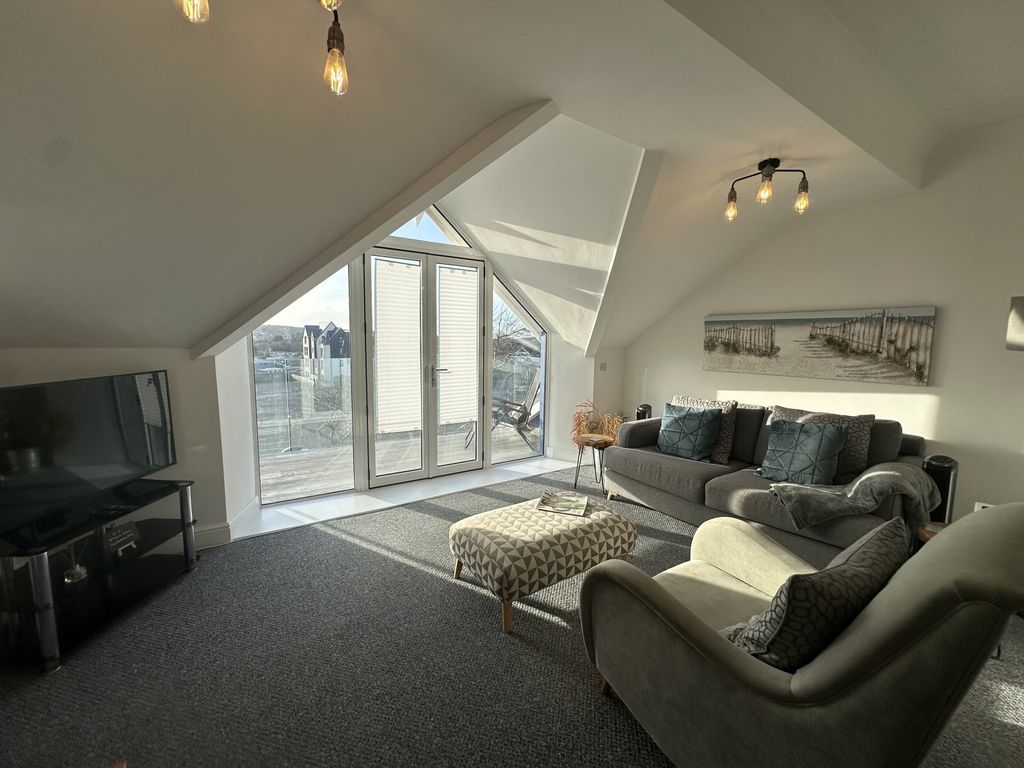 Additional image 4 of 2 bed flat for saleFlat 9 Islay Court 21-22, Victoria Street, Tenby, Pembrokeshire SA70